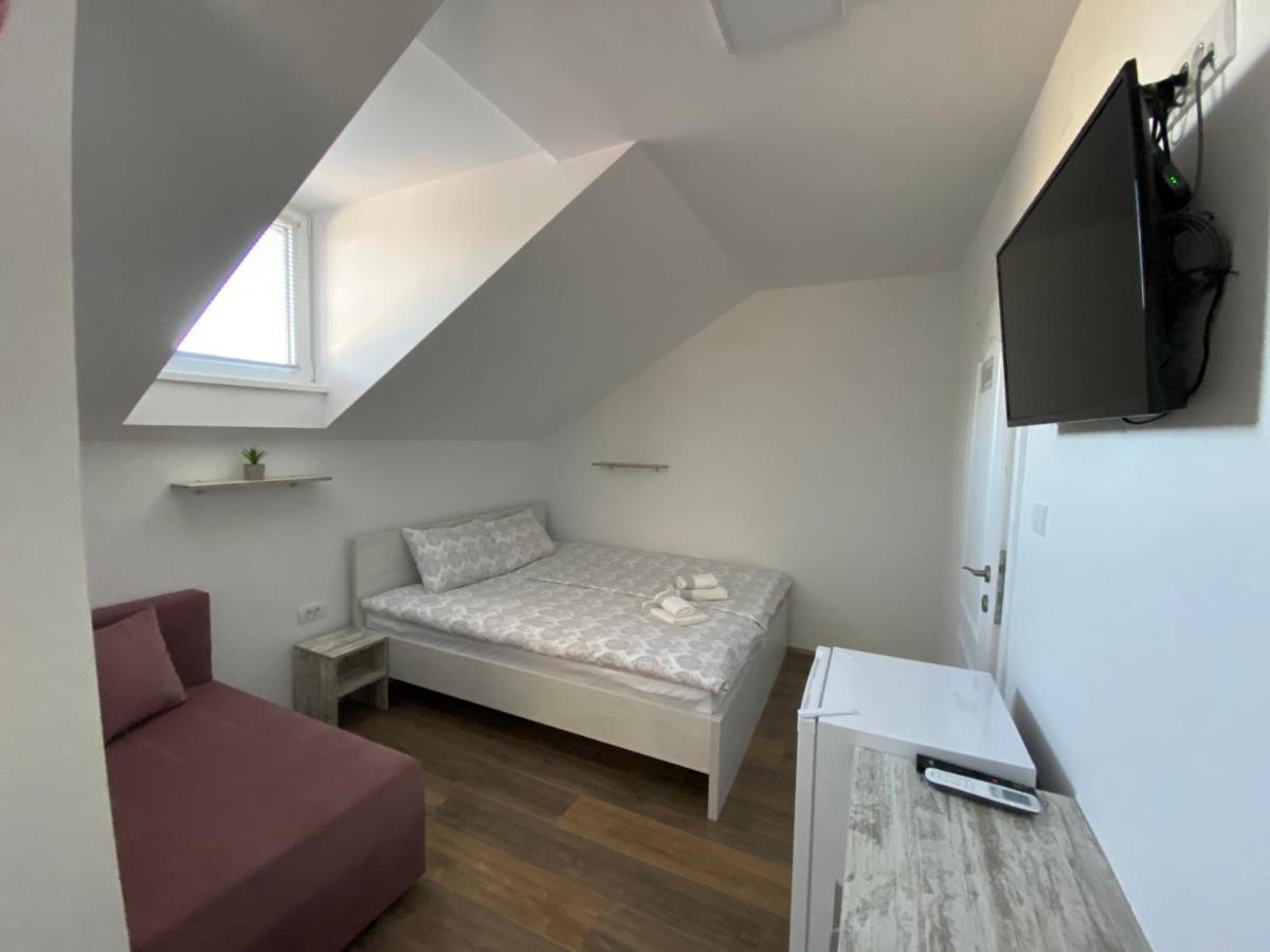 Omis Rooms Pančevo Eksteriør billede