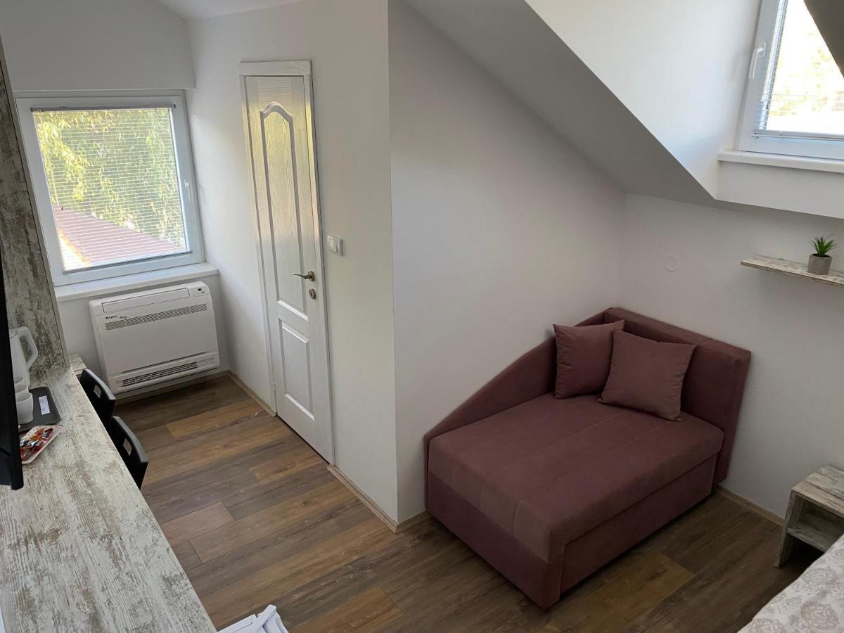 Omis Rooms Pančevo Eksteriør billede