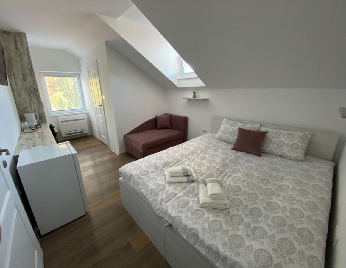 Omis Rooms Pančevo Eksteriør billede
