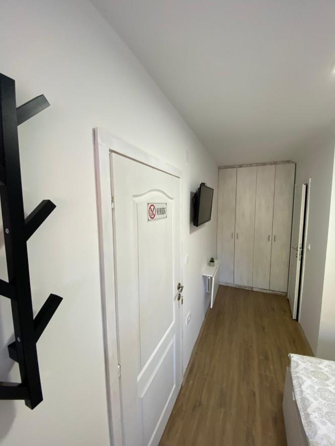 Omis Rooms Pančevo Eksteriør billede