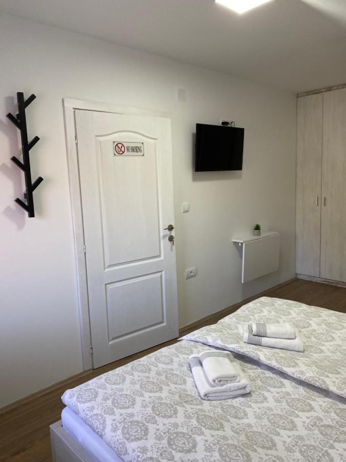 Omis Rooms Pančevo Eksteriør billede