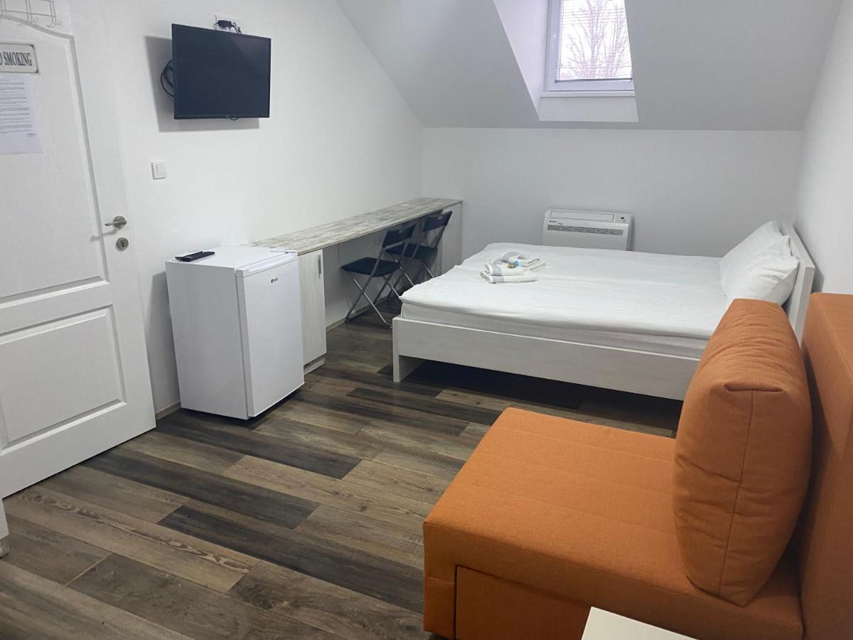 Omis Rooms Pančevo Eksteriør billede