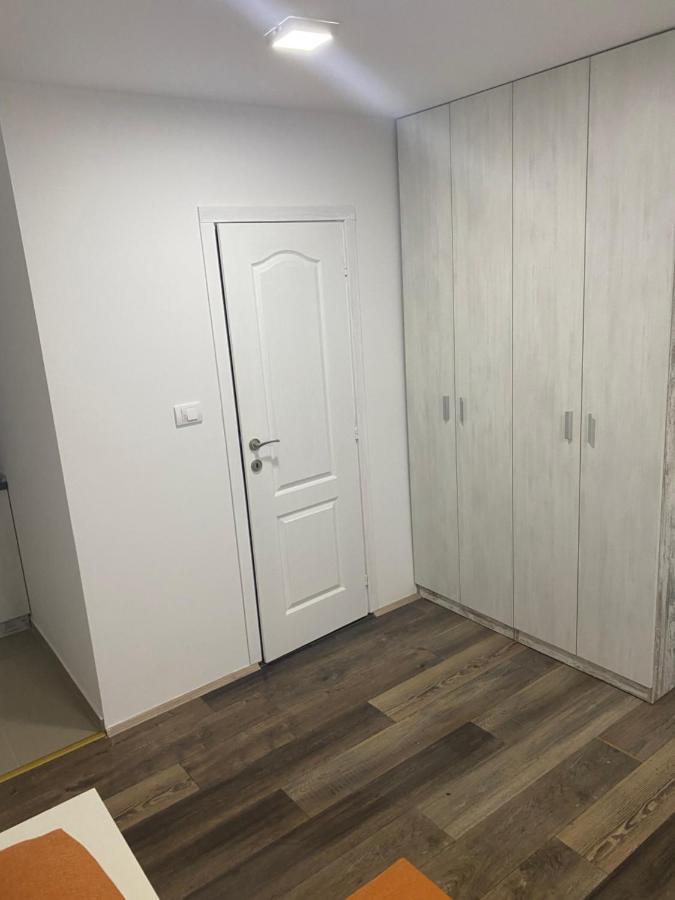 Omis Rooms Pančevo Eksteriør billede