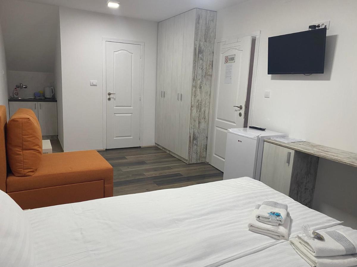 Omis Rooms Pančevo Eksteriør billede