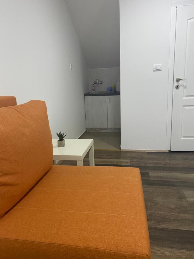 Omis Rooms Pančevo Eksteriør billede
